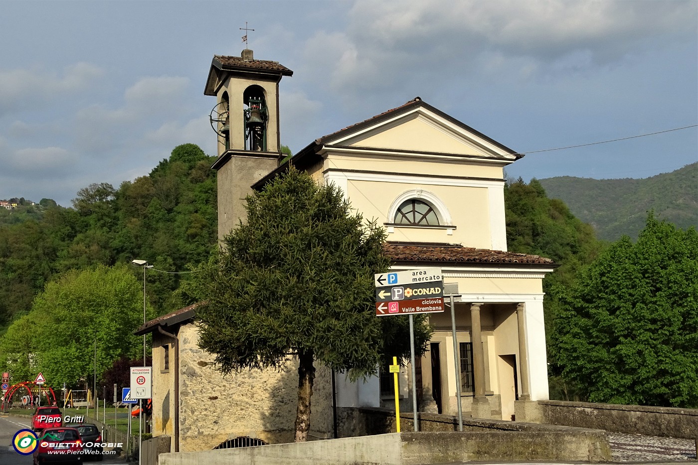 99 Chiesetta a Zogno di Nostra Signora del Sacro Cuore.JPG